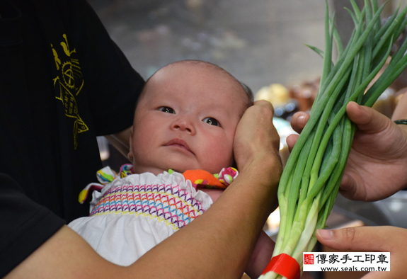 陳寶寶(台中北區嬰兒寶寶滿月剃頭理髮、免費嬰兒剃胎毛儀式吉祥話)。中國風會場，爸媽寶貝免費穿「日中韓」古裝禮服。專業拍照、DVD光碟、證書。★購買「臍帶章、肚臍章、胎毛筆刷印章」贈送：剃頭、收涎、抓周，三選一。 2015.09.04 照片12