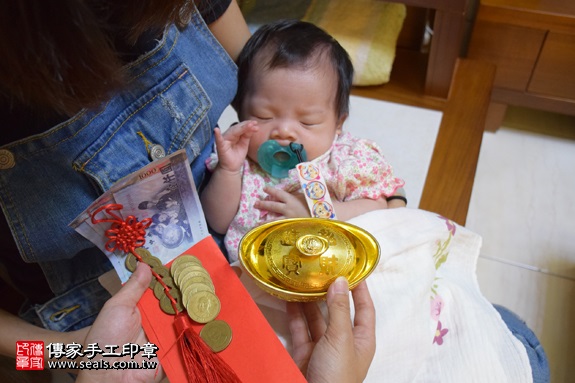 剃胎毛、滿月剃頭、嬰兒剃頭、嬰兒理髮、嬰兒剃髮、嬰兒剃胎毛、嬰兒滿月剃頭、寶寶剃頭、剃胎毛儀式、剃胎毛吉祥話、滿月剃頭儀式、滿月剃頭吉祥話、寶寶剃胎毛、寶寶滿月剃頭理髮、 新北市樹林地區剃胎毛、新北市樹林地區滿月剃頭、新北市樹林地區嬰兒剃頭剃胎毛、新北市樹林地區嬰兒理髮、新北市嬰兒剃髮、 邱寶寶(新北樹林區到府嬰兒寶寶滿月剃頭理髮、免費到府嬰兒剃胎毛儀式吉祥話)。到府剃頭剃胎毛主持、專業拍照、DVD光碟、證書。★購買「臍帶章、肚臍章、胎毛筆刷印章」贈送：剃頭、收涎、抓周，三選一。2017.08.29照片12