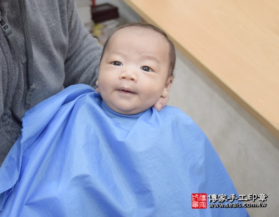剃胎毛、滿月剃頭、嬰兒剃頭、嬰兒理髮、嬰兒剃髮、嬰兒剃胎毛、嬰兒滿月剃頭、寶寶剃頭、剃胎毛儀式、剃胎毛吉祥話、滿月剃頭儀式、滿月剃頭吉祥話、寶寶剃胎毛、寶寶滿月剃頭理髮、新北永和區剃胎毛、新北永和區滿月剃頭、新北永和區嬰兒剃頭剃胎毛、新北永和區嬰兒理髮、新北永和區嬰兒剃髮、簡寶寶(新北永和區嬰兒寶寶滿月剃頭理髮、免費嬰兒剃胎毛儀式吉祥話)。中國風會場，爸媽寶貝免費穿「日中韓」古裝禮服。專業拍照、DVD光碟、證書。★購買「臍帶章、肚臍章、胎毛筆刷印章」贈送：剃頭、收涎、抓周，三選一。2016.01.23 照片15