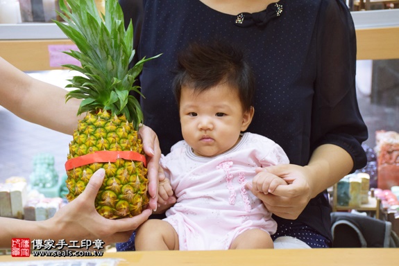 剃胎毛、滿月剃頭、嬰兒剃頭、嬰兒理髮、嬰兒剃髮、嬰兒剃胎毛、嬰兒滿月剃頭、寶寶剃頭、剃胎毛儀式、剃胎毛吉祥話、滿月剃頭儀式、滿月剃頭吉祥話、寶寶剃胎毛、寶寶滿月剃頭理髮、新北永和區剃胎毛、新北永和區滿月剃頭、新北永和區嬰兒剃頭剃胎毛、新北永和區嬰兒理髮、新北永和區嬰兒剃髮、雷寶寶(新北永和區嬰兒寶寶滿月剃頭理髮、免費嬰兒剃胎毛儀式吉祥話)。中國風會場，爸媽寶貝免費穿「日中韓」古裝禮服。專業拍照、DVD光碟、證書。★購買「臍帶章、肚臍章、胎毛筆刷印章」贈送：剃頭、收涎、抓周，三選一。2016.08.21  照片14