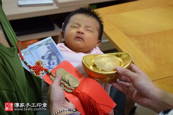 剃胎毛、滿月剃頭、嬰兒剃頭、嬰兒理髮、嬰兒剃髮、嬰兒剃胎毛、嬰兒滿月剃頭、寶寶剃頭、剃胎毛儀式、剃胎毛吉祥話、滿月剃頭儀式、滿月剃頭吉祥話、寶寶剃胎毛、寶寶滿月剃頭理髮、 台北文山區剃胎毛、台北文山區滿月剃頭、 台北文山區嬰兒剃頭剃胎毛、台北文山區嬰兒理髮、台北文山區嬰兒剃髮、許寶寶(台北文山區到府嬰兒寶寶滿月剃頭理髮、免費到府嬰兒剃胎毛儀式吉祥話)。到府剃頭剃胎毛主持、專業拍照、DVD光碟、證書。★購買「臍帶章、肚臍章、胎毛筆刷印章」贈送：剃頭、收涎、抓周，三選一。2017.01.07  照片13