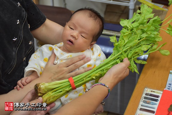 剃胎毛、滿月剃頭、嬰兒剃頭、嬰兒理髮、嬰兒剃髮、嬰兒剃胎毛、嬰兒滿月剃頭、寶寶剃頭、剃胎毛儀式、剃胎毛吉祥話、滿月剃頭儀式、滿月剃頭吉祥話、寶寶剃胎毛、寶寶滿月剃頭理髮、 新北市永和地區剃胎毛、新北市永和地區滿月剃頭、新北市永和地區嬰兒剃頭剃胎毛、新北市永和地區嬰兒理髮、新北市嬰兒剃髮、陳寶寶(新北永和區嬰兒寶寶滿月剃頭理髮、免費嬰兒剃胎毛儀式吉祥話)。中國風會場，爸媽寶貝免費穿「日中韓」古裝禮服。專業拍照、DVD光碟、證書。★購買「臍帶章、肚臍章、胎毛筆刷印章」贈送：剃頭、收涎、抓周，三選一。2017.10.04照片11