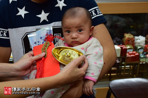 剃胎毛、滿月剃頭、嬰兒剃頭、嬰兒理髮、嬰兒剃髮、嬰兒剃胎毛、嬰兒滿月剃頭、寶寶剃頭、剃胎毛儀式、剃胎毛吉祥話、滿月剃頭儀式、滿月剃頭吉祥話、寶寶剃胎毛、寶寶滿月剃頭理髮、 新北市永和地區剃胎毛、新北市永和地區滿月剃頭、新北市永和地區嬰兒剃頭剃胎毛、新北市永和地區嬰兒理髮、新北市嬰兒剃髮、曾寶寶(新北永和區嬰兒寶寶滿月剃頭理髮、免費嬰兒剃胎毛儀式吉祥話)。中國風會場，爸媽寶貝免費穿「日中韓」古裝禮服。專業拍照、DVD光碟、證書。★購買「臍帶章、肚臍章、胎毛筆刷印章」贈送：剃頭、收涎、抓周，三選一。2017.11.22照片15
