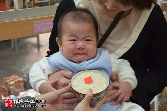 剃胎毛、滿月剃頭、嬰兒剃頭、嬰兒理髮、嬰兒剃髮、嬰兒剃胎毛、嬰兒滿月剃頭、寶寶剃頭、剃胎毛儀式、剃胎毛吉祥話、滿月剃頭儀式、滿月剃頭吉祥話、寶寶剃胎毛、寶寶滿月剃頭理髮、新北永和區剃胎毛、新北永和區滿月剃頭、新北永和區嬰兒剃頭剃胎毛、新北永和區嬰兒理髮、新北永和區嬰兒剃髮、游寶寶(新北永和區嬰兒寶寶滿月剃頭理髮、免費嬰兒剃胎毛儀式吉祥話)。中國風會場，爸媽寶貝免費穿「日中韓」古裝禮服。專業拍照、DVD光碟、證書。★購買「臍帶章、肚臍章、胎毛筆刷印章」贈送：剃頭、收涎、抓周，三選一。2017.04.02 照片10