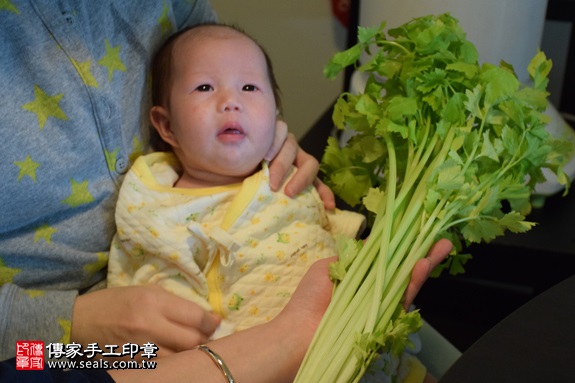 剃胎毛、滿月剃頭、嬰兒剃頭、嬰兒理髮、嬰兒剃髮、嬰兒剃胎毛、嬰兒滿月剃頭、寶寶剃頭、剃胎毛儀式、剃胎毛吉祥話、滿月剃頭儀式、滿月剃頭吉祥話、寶寶剃胎毛、寶寶滿月剃頭理髮、 新北汐止區剃胎毛、新北汐止區滿月剃頭、 新北汐止區嬰兒剃頭剃胎毛、新北汐止區嬰兒理髮、新北汐止區嬰兒剃髮、曾寶寶(新北汐止區到府嬰兒寶寶滿月剃頭理髮、免費到府嬰兒剃胎毛儀式吉祥話)。到府剃頭剃胎毛主持、專業拍照、DVD光碟、證書。★購買「臍帶章、肚臍章、胎毛筆刷印章」贈送：剃頭、收涎、抓周，三選一。2017.04.02  照片11