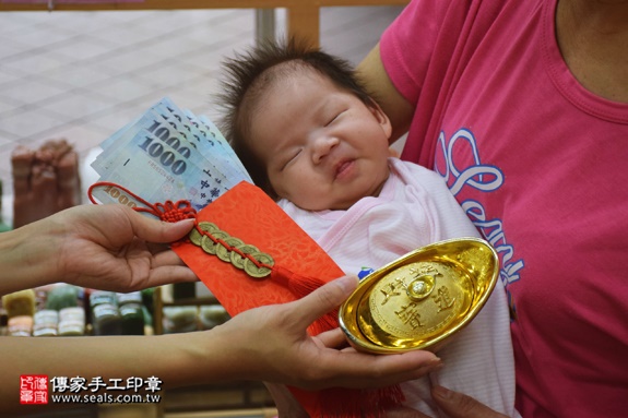 剃胎毛、滿月剃頭、嬰兒剃頭、嬰兒理髮、嬰兒剃髮、嬰兒剃胎毛、嬰兒滿月剃頭、寶寶剃頭、剃胎毛儀式、剃胎毛吉祥話、滿月剃頭儀式、滿月剃頭吉祥話、寶寶剃胎毛、寶寶滿月剃頭理髮、新北永和區剃胎毛、新北永和區滿月剃頭、新北永和區嬰兒剃頭剃胎毛、新北永和區嬰兒理髮、新北永和區嬰兒剃髮、葉寶寶(新北永和區嬰兒寶寶滿月剃頭理髮、免費嬰兒剃胎毛儀式吉祥話)。中國風會場，爸媽寶貝免費穿「日中韓」古裝禮服。專業拍照、DVD光碟、證書。★購買「臍帶章、肚臍章、胎毛筆刷印章」贈送：剃頭、收涎、抓周，三選一。2016.10.24 照片15