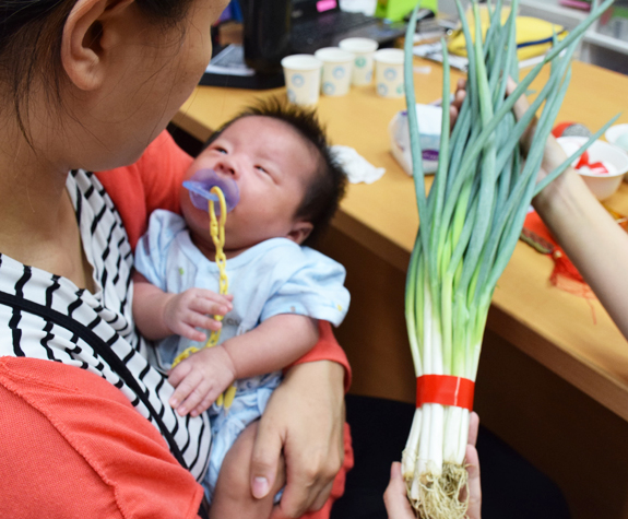 吳寶寶(台中北區嬰兒寶寶滿月剃頭理髮、免費嬰兒剃胎毛儀式吉祥話)。中國風會場，爸媽寶貝免費穿「日中韓」古裝禮服。專業拍照、DVD光碟、證書。★購買「臍帶章、肚臍章、胎毛筆刷印章」贈送：剃頭、收涎、抓周，三選一。 2015.07.24 照片5