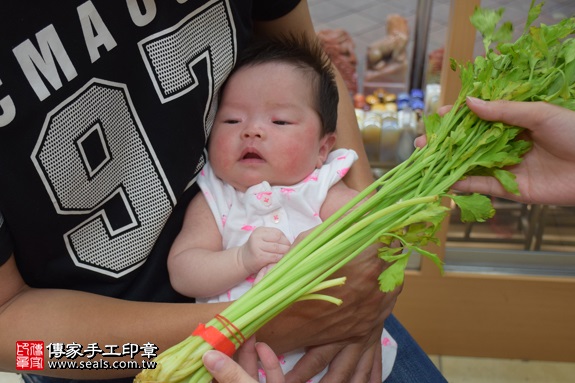 剃胎毛、滿月剃頭、嬰兒剃頭、嬰兒理髮、嬰兒剃髮、嬰兒剃胎毛、嬰兒滿月剃頭、寶寶剃頭、剃胎毛儀式、剃胎毛吉祥話、滿月剃頭儀式、滿月剃頭吉祥話、寶寶剃胎毛、寶寶滿月剃頭理髮、 新北市永和地區剃胎毛、新北市永和地區滿月剃頭、新北市永和地區嬰兒剃頭剃胎毛、新北市永和地區嬰兒理髮、新北市嬰兒剃髮、董寶寶(新北永和區嬰兒寶寶滿月剃頭理髮、免費嬰兒剃胎毛儀式吉祥話)。中國風會場，爸媽寶貝免費穿「日中韓」古裝禮服。專業拍照、DVD光碟、證書。★購買「臍帶章、肚臍章、胎毛筆刷印章」贈送：剃頭、收涎、抓周，三選一。2017.09.04照片11