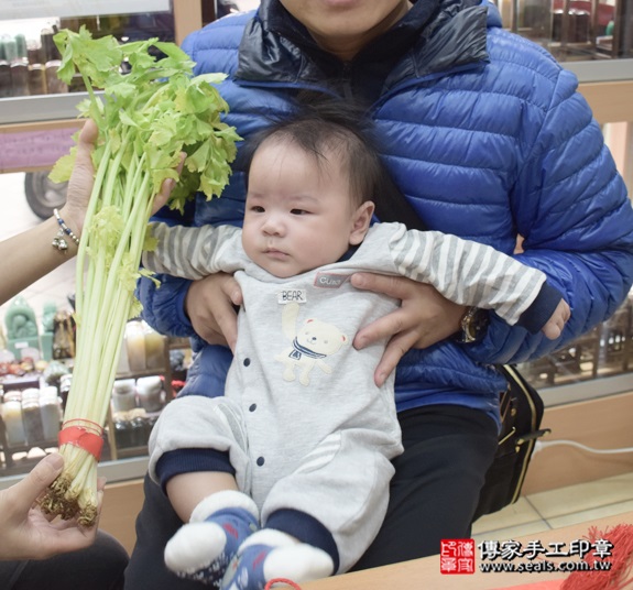 剃胎毛、滿月剃頭、嬰兒剃頭、嬰兒理髮、嬰兒剃髮、嬰兒剃胎毛、嬰兒滿月剃頭、寶寶剃頭、剃胎毛儀式、剃胎毛吉祥話、滿月剃頭儀式、滿月剃頭吉祥話、寶寶剃胎毛、寶寶滿月剃頭理髮、 新北永和區剃胎毛、新北永和區滿月剃頭、新北永和區嬰兒剃頭剃胎毛、新北永和區嬰兒理髮、新北永和區嬰兒剃髮、吳寶寶(新北永和區嬰兒寶寶滿月剃頭理髮、免費嬰兒剃胎毛儀式吉祥話)。中國風會場，爸媽寶貝免費穿「日中韓」古裝禮服。專業拍照、DVD光碟、證書。★購買「臍帶章、肚臍章、胎毛筆刷印章」贈送：剃頭、收涎、抓周，三選一。2015.12.12 照片11