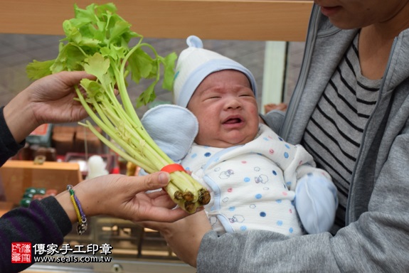 剃胎毛、滿月剃頭、嬰兒剃頭、嬰兒理髮、嬰兒剃髮、嬰兒剃胎毛、嬰兒滿月剃頭、寶寶剃頭、剃胎毛儀式、剃胎毛吉祥話、滿月剃頭儀式、滿月剃頭吉祥話、寶寶剃胎毛、寶寶滿月剃頭理髮、 新北市永和地區剃胎毛、新北市永和地區滿月剃頭、新北市永和地區嬰兒剃頭剃胎毛、新北市永和地區嬰兒理髮、新北市嬰兒剃髮、徐寶寶(新北永和區嬰兒寶寶滿月剃頭理髮、免費嬰兒剃胎毛儀式吉祥話)。中國風會場，爸媽寶貝免費穿「日中韓」古裝禮服。專業拍照、DVD光碟、證書。★購買「臍帶章、肚臍章、胎毛筆刷印章」贈送：剃頭、收涎、抓周，三選一。2017.11.21照片11