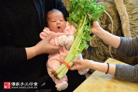 剃胎毛、滿月剃頭、嬰兒剃頭、嬰兒理髮、嬰兒剃髮、嬰兒剃胎毛、嬰兒滿月剃頭、寶寶剃頭、剃胎毛儀式、剃胎毛吉祥話、滿月剃頭儀式、滿月剃頭吉祥話、寶寶剃胎毛、寶寶滿月剃頭理髮、 新北新莊區剃胎毛、新北新莊區滿月剃頭、 新北新莊區嬰兒剃頭剃胎毛、新北新莊區嬰兒理髮、新北新莊區嬰兒剃髮、陳寶寶(新北新莊區到府嬰兒寶寶滿月剃頭理髮、免費到府嬰兒剃胎毛儀式吉祥話)。到府剃頭剃胎毛主持、專業拍照、DVD光碟、證書。★購買「臍帶章、肚臍章、胎毛筆刷印章」贈送：剃頭、收涎、抓周，三選一。2017.02.23  照片11