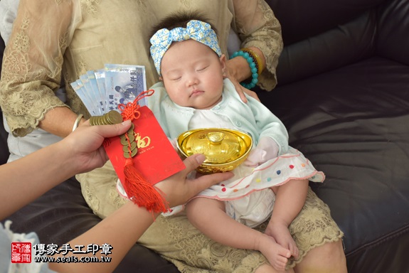 剃胎毛、滿月剃頭、嬰兒剃頭、嬰兒理髮、嬰兒剃髮、嬰兒剃胎毛、嬰兒滿月剃頭、寶寶剃頭、剃胎毛儀式、剃胎毛吉祥話、滿月剃頭儀式、滿月剃頭吉祥話、寶寶剃胎毛、寶寶滿月剃頭理髮、 台北市大安地區剃胎毛、台北市大安地區滿月剃頭、台北市大安地區嬰兒剃頭剃胎毛、台北市大安地區嬰兒理髮、台北市嬰兒剃髮、隋寶寶(台北大安區到府嬰兒寶寶滿月剃頭理髮、免費到府嬰兒剃胎毛儀式吉祥話)。到府剃頭剃胎毛主持、專業拍照、DVD光碟、證書。★購買「臍帶章、肚臍章、胎毛筆刷印章」贈送：剃頭、收涎、抓周，三選一。2017.10.05照片14