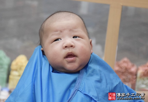 剃胎毛、滿月剃頭、嬰兒剃頭、嬰兒理髮、嬰兒剃髮、嬰兒剃胎毛、嬰兒滿月剃頭、寶寶剃頭、剃胎毛儀式、剃胎毛吉祥話、滿月剃頭儀式、滿月剃頭吉祥話、寶寶剃胎毛、寶寶滿月剃頭理髮、新北永和區剃胎毛、新北永和區滿月剃頭、新北永和區嬰兒剃頭剃胎毛、新北永和區嬰兒理髮、新北永和區嬰兒剃髮、張寶寶(新北永和區嬰兒寶寶滿月剃頭理髮、免費嬰兒剃胎毛儀式吉祥話)。中國風會場，爸媽寶貝免費穿「日中韓」古裝禮服。專業拍照、DVD光碟、證書。★購買「臍帶章、肚臍章、胎毛筆刷印章」贈送：剃頭、收涎、抓周，三選一。2016.05.24  照片15