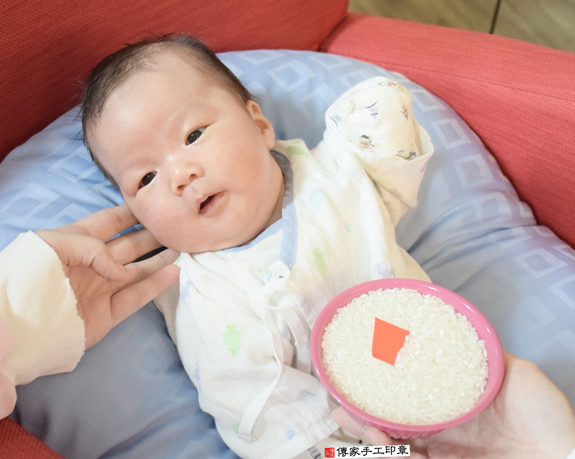 山並寶寶(台北士林區到府嬰兒寶寶滿月剃頭理髮、免費到府嬰兒剃胎毛儀式吉祥話)。到府剃頭剃胎毛主持、專業拍照、DVD光碟、證書。★購買「臍帶章、肚臍章、胎毛筆刷印章」贈送：剃頭、收涎、抓周，三選一。2015.11.12 照片6