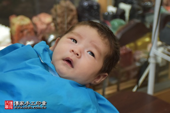 剃胎毛、滿月剃頭、嬰兒剃頭、嬰兒理髮、嬰兒剃髮、嬰兒剃胎毛、嬰兒滿月剃頭、寶寶剃頭、剃胎毛儀式、剃胎毛吉祥話、滿月剃頭儀式、滿月剃頭吉祥話、寶寶剃胎毛、寶寶滿月剃頭理髮、 新北市永和地區剃胎毛、新北市永和地區滿月剃頭、新北市永和地區嬰兒剃頭剃胎毛、新北市永和地區嬰兒理髮、新北市嬰兒剃髮、陳寶寶(新北永和區嬰兒寶寶滿月剃頭理髮、免費嬰兒剃胎毛儀式吉祥話)。中國風會場，爸媽寶貝免費穿「日中韓」古裝禮服。專業拍照、DVD光碟、證書。★購買「臍帶章、肚臍章、胎毛筆刷印章」贈送：剃頭、收涎、抓周，三選一。2017.09.10照片16