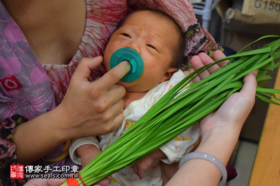 剃胎毛、滿月剃頭、嬰兒剃頭、嬰兒理髮、嬰兒剃髮、嬰兒剃胎毛、嬰兒滿月剃頭、寶寶剃頭、剃胎毛儀式、剃胎毛吉祥話、滿月剃頭儀式、滿月剃頭吉祥話、寶寶剃胎毛、寶寶滿月剃頭理髮、新北永和區剃胎毛、新北永和區滿月剃頭、新北永和區嬰兒剃頭剃胎毛、新北永和區嬰兒理髮、新北永和區嬰兒剃髮、蔡寶寶(新北永和區嬰兒寶寶滿月剃頭理髮、免費嬰兒剃胎毛儀式吉祥話)。中國風會場，爸媽寶貝免費穿「日中韓」古裝禮服。專業拍照、DVD光碟、證書。★購買「臍帶章、肚臍章、胎毛筆刷印章」贈送：剃頭、收涎、抓周，三選一。2016.06.28  照片10