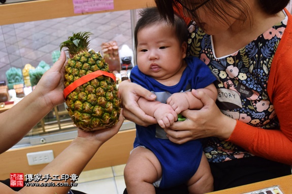 剃胎毛、滿月剃頭、嬰兒剃頭、嬰兒理髮、嬰兒剃髮、嬰兒剃胎毛、嬰兒滿月剃頭、寶寶剃頭、剃胎毛儀式、剃胎毛吉祥話、滿月剃頭儀式、滿月剃頭吉祥話、寶寶剃胎毛、寶寶滿月剃頭理髮、新北永和區剃胎毛、新北永和區滿月剃頭、新北永和區嬰兒剃頭剃胎毛、新北永和區嬰兒理髮、新北永和區嬰兒剃髮、葉寶寶(新北永和區嬰兒寶寶滿月剃頭理髮、免費嬰兒剃胎毛儀式吉祥話)。中國風會場，爸媽寶貝免費穿「日中韓」古裝禮服。專業拍照、DVD光碟、證書。★購買「臍帶章、肚臍章、胎毛筆刷印章」贈送：剃頭、收涎、抓周，三選一。2016.09.24 照片15