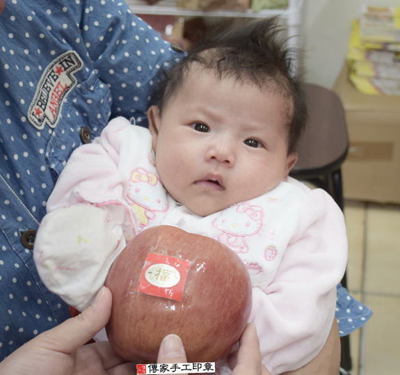 劉寶寶(新北永和區嬰兒寶寶滿月剃頭理髮、免費嬰兒剃胎毛儀式吉祥話)。中國風會場，爸媽寶貝免費穿「日中韓」古裝禮服。專業拍照、DVD光碟、證書。★購買「臍帶章、肚臍章、胎毛筆刷印章」贈送：剃頭、收涎、抓周，三選一。 2015.11.26 照片7