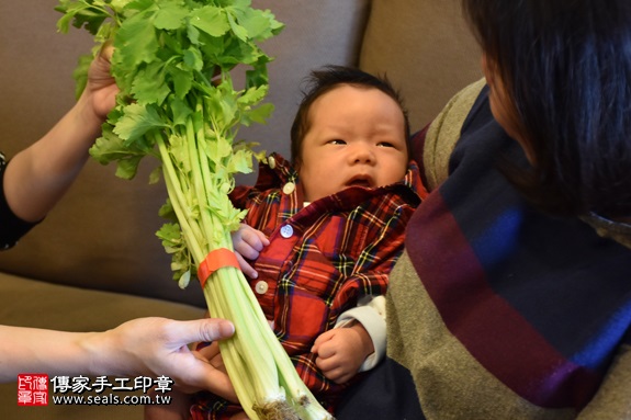 剃胎毛、滿月剃頭、嬰兒剃頭、嬰兒理髮、嬰兒剃髮、嬰兒剃胎毛、嬰兒滿月剃頭、寶寶剃頭、剃胎毛儀式、剃胎毛吉祥話、滿月剃頭儀式、滿月剃頭吉祥話、寶寶剃胎毛、寶寶滿月剃頭理髮、 新北新店區剃胎毛、新北新店區滿月剃頭、 新北新店區嬰兒剃頭剃胎毛、新北新店區嬰兒理髮、新北新店區嬰兒剃髮、王寶寶(新北新店區到府嬰兒寶寶滿月剃頭理髮、免費到府嬰兒剃胎毛儀式吉祥話)。到府剃頭剃胎毛主持、專業拍照、DVD光碟、證書。★購買「臍帶章、肚臍章、胎毛筆刷印章」贈送：剃頭、收涎、抓周，三選一。2017.04.28  照片9