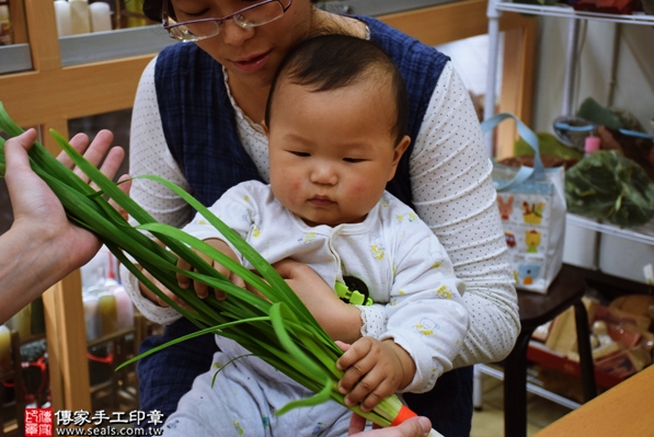 剃胎毛、滿月剃頭、嬰兒剃頭、嬰兒理髮、嬰兒剃髮、嬰兒剃胎毛、嬰兒滿月剃頭、寶寶剃頭、剃胎毛儀式、剃胎毛吉祥話、滿月剃頭儀式、滿月剃頭吉祥話、寶寶剃胎毛、寶寶滿月剃頭理髮、新北永和區剃胎毛、新北永和區滿月剃頭、新北永和區嬰兒剃頭剃胎毛、新北永和區嬰兒理髮、新北永和區嬰兒剃髮、林寶寶(新北永和區嬰兒寶寶滿月剃頭理髮、免費嬰兒剃胎毛儀式吉祥話)。中國風會場，爸媽寶貝免費穿「日中韓」古裝禮服。專業拍照、DVD光碟、證書。★購買「臍帶章、肚臍章、胎毛筆刷印章」贈送：剃頭、收涎、抓周，三選一。2016.04.30  照片10