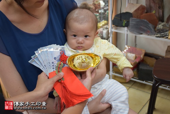 剃胎毛、滿月剃頭、嬰兒剃頭、嬰兒理髮、嬰兒剃髮、嬰兒剃胎毛、嬰兒滿月剃頭、寶寶剃頭、剃胎毛儀式、剃胎毛吉祥話、滿月剃頭儀式、滿月剃頭吉祥話、寶寶剃胎毛、寶寶滿月剃頭理髮、 新北市永和地區剃胎毛、新北市永和地區滿月剃頭、新北市永和地區嬰兒剃頭剃胎毛、新北市永和地區嬰兒理髮、新北市嬰兒剃髮、廖寶寶(新北永和區嬰兒寶寶滿月剃頭理髮、免費嬰兒剃胎毛儀式吉祥話)。中國風會場，爸媽寶貝免費穿「日中韓」古裝禮服。專業拍照、DVD光碟、證書。★購買「臍帶章、肚臍章、胎毛筆刷印章」贈送：剃頭、收涎、抓周，三選一。2017.10.09照片14