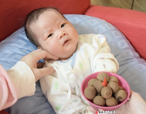 山並寶寶(台北士林區到府嬰兒寶寶滿月剃頭理髮、免費到府嬰兒剃胎毛儀式吉祥話)。到府剃頭剃胎毛主持、專業拍照、DVD光碟、證書。★購買「臍帶章、肚臍章、胎毛筆刷印章」贈送：剃頭、收涎、抓周，三選一。2015.11.12 照片7