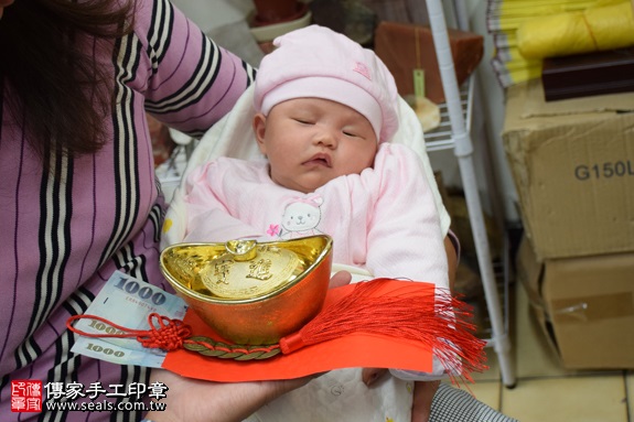 剃胎毛、滿月剃頭、嬰兒剃頭、嬰兒理髮、嬰兒剃髮、嬰兒剃胎毛、嬰兒滿月剃頭、寶寶剃頭、剃胎毛儀式、剃胎毛吉祥話、滿月剃頭儀式、滿月剃頭吉祥話、寶寶剃胎毛、寶寶滿月剃頭理髮、新北永和區剃胎毛、新北永和區滿月剃頭、新北永和區嬰兒剃頭剃胎毛、新北永和區嬰兒理髮、新北永和區嬰兒剃髮、蔡寶寶(新北永和區嬰兒寶寶滿月剃頭理髮、免費嬰兒剃胎毛儀式吉祥話)。中國風會場，爸媽寶貝免費穿「日中韓」古裝禮服。專業拍照、DVD光碟、證書。★購買「臍帶章、肚臍章、胎毛筆刷印章」贈送：剃頭、收涎、抓周，三選一。2016.11.02 照片15