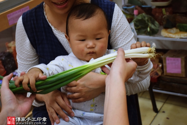 剃胎毛、滿月剃頭、嬰兒剃頭、嬰兒理髮、嬰兒剃髮、嬰兒剃胎毛、嬰兒滿月剃頭、寶寶剃頭、剃胎毛儀式、剃胎毛吉祥話、滿月剃頭儀式、滿月剃頭吉祥話、寶寶剃胎毛、寶寶滿月剃頭理髮、新北永和區剃胎毛、新北永和區滿月剃頭、新北永和區嬰兒剃頭剃胎毛、新北永和區嬰兒理髮、新北永和區嬰兒剃髮、林寶寶(新北永和區嬰兒寶寶滿月剃頭理髮、免費嬰兒剃胎毛儀式吉祥話)。中國風會場，爸媽寶貝免費穿「日中韓」古裝禮服。專業拍照、DVD光碟、證書。★購買「臍帶章、肚臍章、胎毛筆刷印章」贈送：剃頭、收涎、抓周，三選一。2016.04.30  照片12