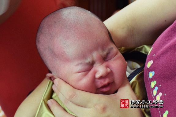 剃胎毛、滿月剃頭、嬰兒剃頭、嬰兒理髮、嬰兒剃髮、嬰兒剃胎毛、嬰兒滿月剃頭、寶寶剃頭、剃胎毛儀式、剃胎毛吉祥話、滿月剃頭儀式、滿月剃頭吉祥話、寶寶剃胎毛、寶寶滿月剃頭理髮、 台中大雅區剃胎毛、台中大雅區滿月剃頭、 台中大雅區嬰兒剃頭剃胎毛、台中大雅區嬰兒理髮、台中大雅區嬰兒剃髮、張寶寶(台中大雅區到府嬰兒寶寶滿月剃頭理髮、免費到府嬰兒剃胎毛儀式吉祥話)。到府剃頭剃胎毛主持、專業拍照、DVD光碟、證書。★購買「臍帶章、肚臍章、胎毛筆刷印章」贈送：剃頭、收涎、抓周，三選一。2017.06.03  照片18