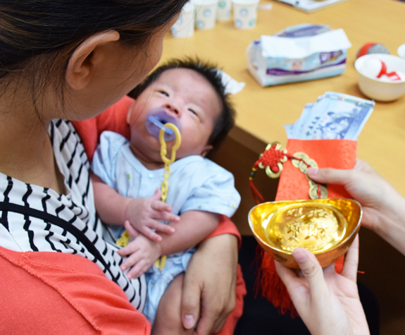 吳寶寶(台中北區嬰兒寶寶滿月剃頭理髮、免費嬰兒剃胎毛儀式吉祥話)。中國風會場，爸媽寶貝免費穿「日中韓」古裝禮服。專業拍照、DVD光碟、證書。★購買「臍帶章、肚臍章、胎毛筆刷印章」贈送：剃頭、收涎、抓周，三選一。 2015.07.24 照片9