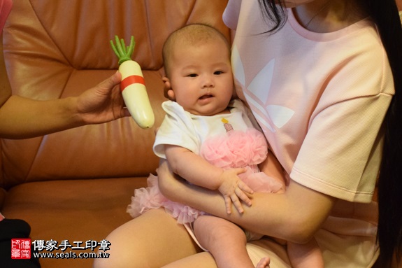 剃胎毛、滿月剃頭、嬰兒剃頭、嬰兒理髮、嬰兒剃髮、嬰兒剃胎毛、嬰兒滿月剃頭、寶寶剃頭、剃胎毛儀式、剃胎毛吉祥話、滿月剃頭儀式、滿月剃頭吉祥話、寶寶剃胎毛、寶寶滿月剃頭理髮、 新北市三峽地區剃胎毛、新北市三峽地區滿月剃頭、新北市三峽地區嬰兒剃頭剃胎毛、新北市三峽地區嬰兒理髮、新北市嬰兒剃髮、湯寶寶(新北三峽區到府嬰兒寶寶滿月剃頭理髮、免費到府嬰兒剃胎毛儀式吉祥話)。到府剃頭剃胎毛主持、專業拍照、DVD光碟、證書。★購買「臍帶章、肚臍章、胎毛筆刷印章」贈送：剃頭、收涎、抓周，三選一。2017.09.11照片11