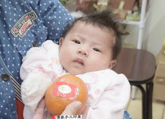 劉寶寶(新北永和區嬰兒寶寶滿月剃頭理髮、免費嬰兒剃胎毛儀式吉祥話)。中國風會場，爸媽寶貝免費穿「日中韓」古裝禮服。專業拍照、DVD光碟、證書。★購買「臍帶章、肚臍章、胎毛筆刷印章」贈送：剃頭、收涎、抓周，三選一。 2015.11.26 照片8