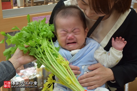 剃胎毛、滿月剃頭、嬰兒剃頭、嬰兒理髮、嬰兒剃髮、嬰兒剃胎毛、嬰兒滿月剃頭、寶寶剃頭、剃胎毛儀式、剃胎毛吉祥話、滿月剃頭儀式、滿月剃頭吉祥話、寶寶剃胎毛、寶寶滿月剃頭理髮、新北永和區剃胎毛、新北永和區滿月剃頭、新北永和區嬰兒剃頭剃胎毛、新北永和區嬰兒理髮、新北永和區嬰兒剃髮、游寶寶(新北永和區嬰兒寶寶滿月剃頭理髮、免費嬰兒剃胎毛儀式吉祥話)。中國風會場，爸媽寶貝免費穿「日中韓」古裝禮服。專業拍照、DVD光碟、證書。★購買「臍帶章、肚臍章、胎毛筆刷印章」贈送：剃頭、收涎、抓周，三選一。2017.04.02 照片18