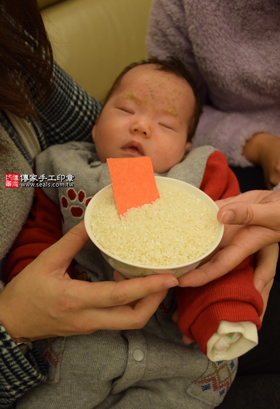 剃胎毛、滿月剃頭、嬰兒剃頭、嬰兒理髮、嬰兒剃髮、嬰兒剃胎毛、嬰兒滿月剃頭、寶寶剃頭、剃胎毛儀式、剃胎毛吉祥話、滿月剃頭儀式、滿月剃頭吉祥話、寶寶剃胎毛、寶寶滿月剃頭理髮、 新竹市剃胎毛、新竹市滿月剃頭、 新竹市嬰兒剃頭剃胎毛、新竹市嬰兒理髮、新竹市嬰兒剃髮、黃寶寶(新竹市到府嬰兒寶寶滿月剃頭理髮、免費到府嬰兒剃胎毛儀式吉祥話)。到府剃頭剃胎毛主持、專業拍照、DVD光碟、證書。★購買「臍帶章、肚臍章、胎毛筆刷印章」贈送：剃頭、收涎、抓周，三選一。2016.01.24 照片6