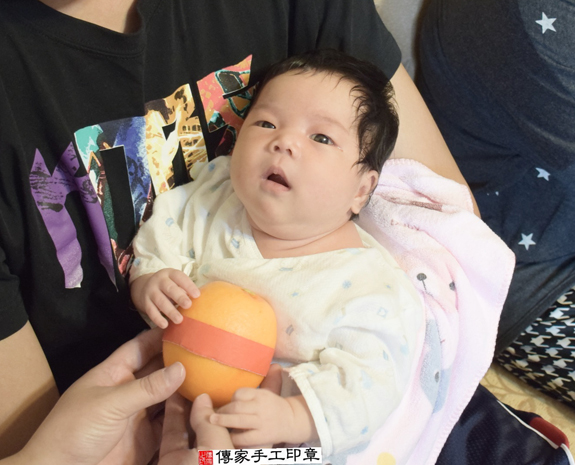 王寶寶(新北土城區到府嬰兒寶寶滿月剃頭理髮、免費到府嬰兒剃胎毛儀式吉祥話)。到府剃頭剃胎毛主持、專業拍照、DVD光碟、證書。★購買「臍帶章、肚臍章、胎毛筆刷印章」贈送：剃頭、收涎、抓周，三選一。2015.11.24 照片8