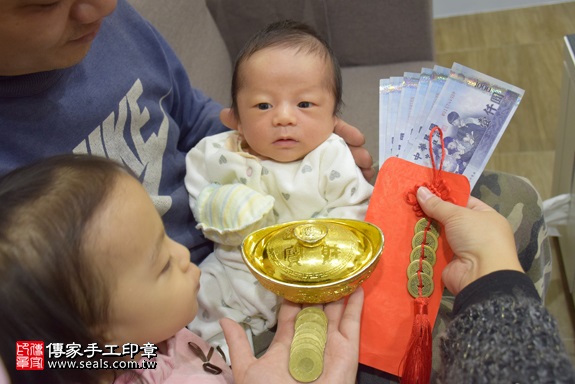 剃胎毛、滿月剃頭、嬰兒剃頭、嬰兒理髮、嬰兒剃髮、嬰兒剃胎毛、嬰兒滿月剃頭、寶寶剃頭、剃胎毛儀式、剃胎毛吉祥話、滿月剃頭儀式、滿月剃頭吉祥話、寶寶剃胎毛、寶寶滿月剃頭理髮、 新北市中和地區剃胎毛、新北市中和地區滿月剃頭、新北市中和地區嬰兒剃頭剃胎毛、新北市中和地區嬰兒理髮新北市嬰兒剃髮、張寶寶(新北中和區到府嬰兒寶寶滿月剃頭理髮、免費到府嬰兒剃胎毛儀式吉祥話)。到府剃頭剃胎毛主持、專業拍照、DVD光碟、證書。★購買「臍帶章、肚臍章、胎毛筆刷印章」贈送：剃頭、收涎、抓周，三選一。2017.12.20照片13