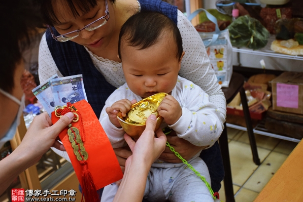 剃胎毛、滿月剃頭、嬰兒剃頭、嬰兒理髮、嬰兒剃髮、嬰兒剃胎毛、嬰兒滿月剃頭、寶寶剃頭、剃胎毛儀式、剃胎毛吉祥話、滿月剃頭儀式、滿月剃頭吉祥話、寶寶剃胎毛、寶寶滿月剃頭理髮、新北永和區剃胎毛、新北永和區滿月剃頭、新北永和區嬰兒剃頭剃胎毛、新北永和區嬰兒理髮、新北永和區嬰兒剃髮、林寶寶(新北永和區嬰兒寶寶滿月剃頭理髮、免費嬰兒剃胎毛儀式吉祥話)。中國風會場，爸媽寶貝免費穿「日中韓」古裝禮服。專業拍照、DVD光碟、證書。★購買「臍帶章、肚臍章、胎毛筆刷印章」贈送：剃頭、收涎、抓周，三選一。2016.04.30  照片15