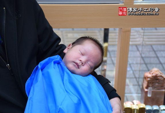 剃胎毛、滿月剃頭、嬰兒剃頭、嬰兒理髮、嬰兒剃髮、嬰兒剃胎毛、嬰兒滿月剃頭、寶寶剃頭、剃胎毛儀式、剃胎毛吉祥話、滿月剃頭儀式、滿月剃頭吉祥話、寶寶剃胎毛、寶寶滿月剃頭理髮、新竹香山區剃胎毛、新竹香山區滿月剃頭、新竹香山區嬰兒剃頭剃胎毛、新竹香山區嬰兒理髮、新竹香山區嬰兒剃髮、黃寶寶(新竹香山區嬰兒寶寶滿月剃頭理髮、免費嬰兒剃胎毛儀式吉祥話)。中國風會場，爸媽寶貝免費穿「日中韓」古裝禮服。專業拍照、DVD光碟、證書。★購買「臍帶章、肚臍章、胎毛筆刷印章」贈送：剃頭、收涎、抓周，三選一。2016.02.03 照片16