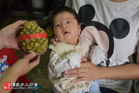 剃胎毛、滿月剃頭、嬰兒剃頭、嬰兒理髮、嬰兒剃髮、嬰兒剃胎毛、嬰兒滿月剃頭、寶寶剃頭、剃胎毛儀式、剃胎毛吉祥話、滿月剃頭儀式、滿月剃頭吉祥話、寶寶剃胎毛、寶寶滿月剃頭理髮、 桃園市桃園地區剃胎毛、桃園市桃園地區滿月剃頭、桃園市桃園地區嬰兒剃頭剃胎毛、桃園市桃園地區嬰兒理髮、新北市嬰兒剃髮、林寶寶(新北新店區到府嬰兒寶寶滿月剃頭理髮、免費到府嬰兒剃胎毛儀式吉祥話)。到府剃頭剃胎毛主持、專業拍照、DVD光碟、證書。★購買「臍帶章、肚臍章、胎毛筆刷印章」贈送：剃頭、收涎、抓周，三選一。2017.11.11照片14