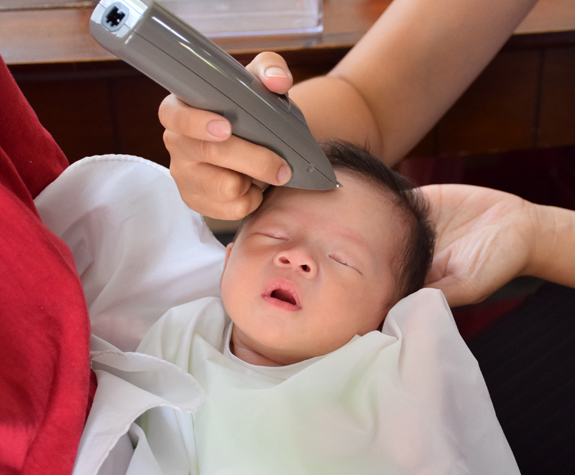 詹妹妹(南投草屯到府嬰兒寶寶滿月剃頭理髮、免費到府嬰兒剃胎毛儀式吉祥話)。到府剃頭剃胎毛主持、專業拍照、DVD光碟、證書。★購買「臍帶章、肚臍章、胎毛筆刷印章」贈送：剃頭、收涎、抓周，三選一。2015.07.31 照片16