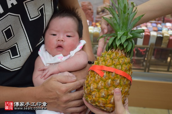 剃胎毛、滿月剃頭、嬰兒剃頭、嬰兒理髮、嬰兒剃髮、嬰兒剃胎毛、嬰兒滿月剃頭、寶寶剃頭、剃胎毛儀式、剃胎毛吉祥話、滿月剃頭儀式、滿月剃頭吉祥話、寶寶剃胎毛、寶寶滿月剃頭理髮、 新北市永和地區剃胎毛、新北市永和地區滿月剃頭、新北市永和地區嬰兒剃頭剃胎毛、新北市永和地區嬰兒理髮、新北市嬰兒剃髮、董寶寶(新北永和區嬰兒寶寶滿月剃頭理髮、免費嬰兒剃胎毛儀式吉祥話)。中國風會場，爸媽寶貝免費穿「日中韓」古裝禮服。專業拍照、DVD光碟、證書。★購買「臍帶章、肚臍章、胎毛筆刷印章」贈送：剃頭、收涎、抓周，三選一。2017.09.04照片14