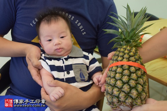 剃胎毛、滿月剃頭、嬰兒剃頭、嬰兒理髮、嬰兒剃髮、嬰兒剃胎毛、嬰兒滿月剃頭、寶寶剃頭、剃胎毛儀式、剃胎毛吉祥話、滿月剃頭儀式、滿月剃頭吉祥話、寶寶剃胎毛、寶寶滿月剃頭理髮、 新北市永和地區剃胎毛、新北市永和地區滿月剃頭、新北市永和地區嬰兒剃頭剃胎毛、新北市永和地區嬰兒理髮、新北市嬰兒剃髮、王寶寶(新北永和區府嬰兒寶寶滿月剃頭理髮、免費到府嬰兒剃胎毛儀式吉祥話)。到府剃頭剃胎毛主持、專業拍照、DVD光碟、證書。★購買「臍帶章、肚臍章、胎毛筆刷印章」贈送：剃頭、收涎、抓周，三選一。2017.09.15照片13