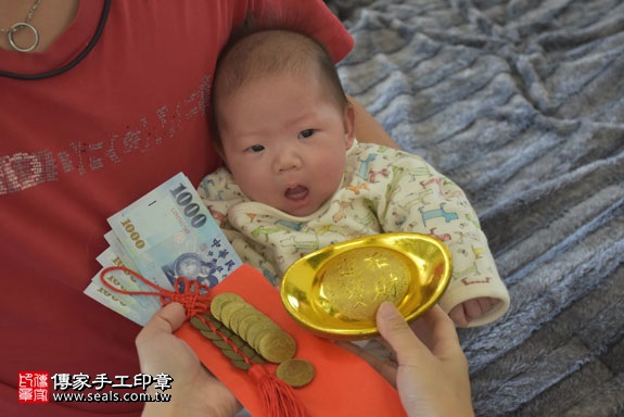 剃胎毛、滿月剃頭、嬰兒剃頭、嬰兒理髮、嬰兒剃髮、嬰兒剃胎毛、嬰兒滿月剃頭、寶寶剃頭、剃胎毛儀式、剃胎毛吉祥話、滿月剃頭儀式、滿月剃頭吉祥話、寶寶剃胎毛、寶寶滿月剃頭理髮、新北永和區剃胎毛、新北永和區滿月剃頭、新北永和區嬰兒剃頭剃胎毛、新北永和區嬰兒理髮、新北永和區嬰兒剃髮、詹寶寶(新北永和區嬰兒寶寶滿月剃頭理髮、免費嬰兒剃胎毛儀式吉祥話)。中國風會場，爸媽寶貝免費穿「日中韓」古裝禮服。專業拍照、DVD光碟、證書。★購買「臍帶章、肚臍章、胎毛筆刷印章」贈送：剃頭、收涎、抓周，三選一。2017.02.06 照片14