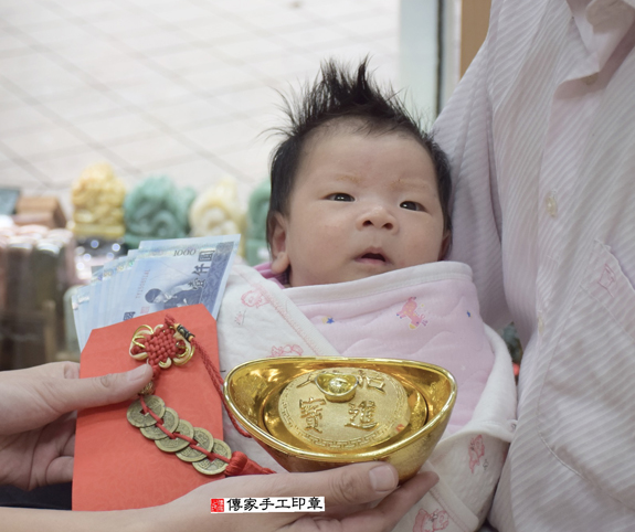 梁寶寶(新北永和區嬰兒寶寶滿月剃頭理髮、免費嬰兒剃胎毛儀式吉祥話)。中國風會場，爸媽寶貝免費穿「日中韓」古裝禮服。專業拍照、DVD光碟、證書。★購買「臍帶章、肚臍章、胎毛筆刷印章」贈送：剃頭、收涎、抓周，三選一。 2015.12.05 照片15