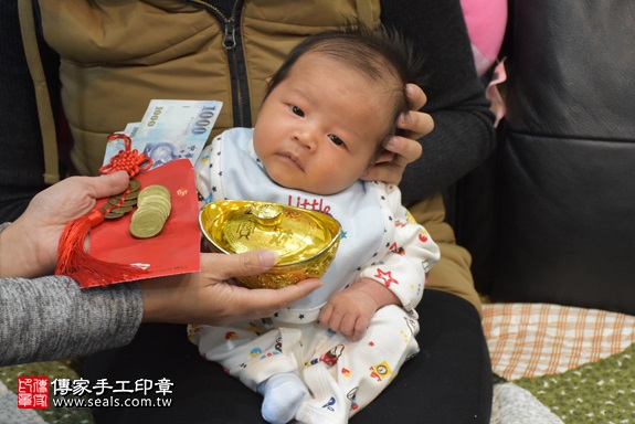 剃胎毛、滿月剃頭、嬰兒剃頭、嬰兒理髮、嬰兒剃髮、嬰兒剃胎毛、嬰兒滿月剃頭、寶寶剃頭、剃胎毛儀式、剃胎毛吉祥話、滿月剃頭儀式、滿月剃頭吉祥話、寶寶剃胎毛、寶寶滿月剃頭理髮、 新竹縣湖口地區剃胎毛、新竹縣湖口地區滿月剃頭、新竹縣湖口地區嬰兒剃頭剃胎毛、新竹縣湖口地區嬰兒理髮、新竹縣嬰兒剃髮、王寶寶(新竹湖口鄉到府嬰兒寶寶滿月剃頭理髮、免費到府嬰兒剃胎毛儀式吉祥話)。到府剃頭剃胎毛主持、專業拍照、DVD光碟、證書。★購買「臍帶章、肚臍章、胎毛筆刷印章」贈送：剃頭、收涎、抓周，三選一。2017.12.05照片13