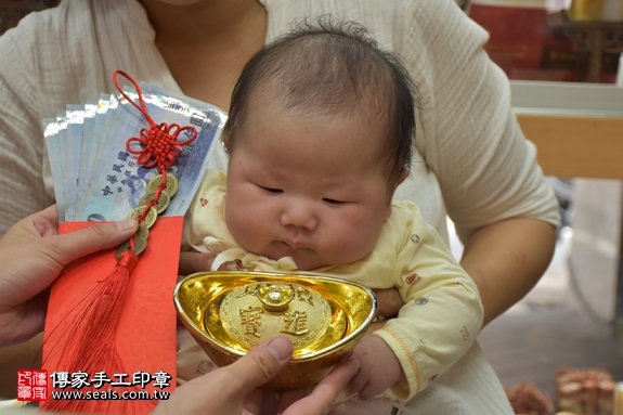 剃胎毛、滿月剃頭、嬰兒剃頭、嬰兒理髮、嬰兒剃髮、嬰兒剃胎毛、嬰兒滿月剃頭、寶寶剃頭、剃胎毛儀式、剃胎毛吉祥話、滿月剃頭儀式、滿月剃頭吉祥話、寶寶剃胎毛、寶寶滿月剃頭理髮、新北永和區剃胎毛、新北永和區滿月剃頭、新北永和區嬰兒剃頭剃胎毛、新北永和區嬰兒理髮、新北永和區嬰兒剃髮、黃寶寶(新北永和區嬰兒寶寶滿月剃頭理髮、免費嬰兒剃胎毛儀式吉祥話)。中國風會場，爸媽寶貝免費穿「日中韓」古裝禮服。專業拍照、DVD光碟、證書。★購買「臍帶章、肚臍章、胎毛筆刷印章」贈送：剃頭、收涎、抓周，三選一。2017.07.26 照片15