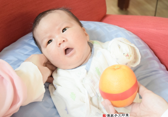 山並寶寶(台北士林區到府嬰兒寶寶滿月剃頭理髮、免費到府嬰兒剃胎毛儀式吉祥話)。到府剃頭剃胎毛主持、專業拍照、DVD光碟、證書。★購買「臍帶章、肚臍章、胎毛筆刷印章」贈送：剃頭、收涎、抓周，三選一。2015.11.12 照片9