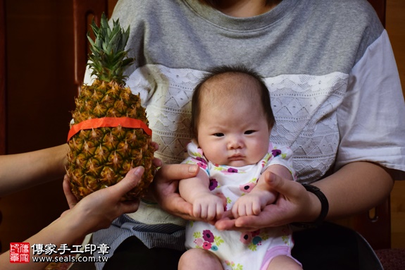 剃胎毛、滿月剃頭、嬰兒剃頭、嬰兒理髮、嬰兒剃髮、嬰兒剃胎毛、嬰兒滿月剃頭、寶寶剃頭、剃胎毛儀式、剃胎毛吉祥話、滿月剃頭儀式、滿月剃頭吉祥話、寶寶剃胎毛、寶寶滿月剃頭理髮、 新北三重區剃胎毛、新北三重區滿月剃頭、 新北三重區嬰兒剃頭剃胎毛、新北三重區嬰兒理髮、新北三重區嬰兒剃髮、魏寶寶(新北三重區到府嬰兒寶寶滿月剃頭理髮、免費到府嬰兒剃胎毛儀式吉祥話)。到府剃頭剃胎毛主持、專業拍照、DVD光碟、證書。★購買「臍帶章、肚臍章、胎毛筆刷印章」贈送：剃頭、收涎、抓周，三選一。2016.09.26  照片15