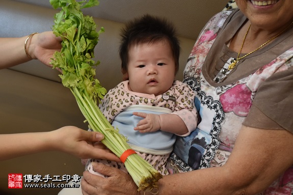 剃胎毛、滿月剃頭、嬰兒剃頭、嬰兒理髮、嬰兒剃髮、嬰兒剃胎毛、嬰兒滿月剃頭、寶寶剃頭、剃胎毛儀式、剃胎毛吉祥話、滿月剃頭儀式、滿月剃頭吉祥話、寶寶剃胎毛、寶寶滿月剃頭理髮、 桃園蘆竹區剃胎毛、桃園蘆竹區滿月剃頭、 桃園蘆竹區嬰兒剃頭剃胎毛、桃園蘆竹區嬰兒理髮、桃園蘆竹區嬰兒剃髮、陳寶寶(桃園蘆竹區到府嬰兒寶寶滿月剃頭理髮、免費到府嬰兒剃胎毛儀式吉祥話)。到府剃頭剃胎毛主持、專業拍照、DVD光碟、證書。★購買「臍帶章、肚臍章、胎毛筆刷印章」贈送：剃頭、收涎、抓周，三選一。2017.06.28  照片11