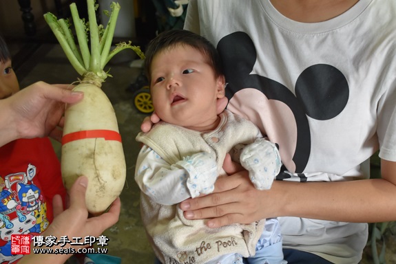剃胎毛、滿月剃頭、嬰兒剃頭、嬰兒理髮、嬰兒剃髮、嬰兒剃胎毛、嬰兒滿月剃頭、寶寶剃頭、剃胎毛儀式、剃胎毛吉祥話、滿月剃頭儀式、滿月剃頭吉祥話、寶寶剃胎毛、寶寶滿月剃頭理髮、 桃園市桃園地區剃胎毛、桃園市桃園地區滿月剃頭、桃園市桃園地區嬰兒剃頭剃胎毛、桃園市桃園地區嬰兒理髮、新北市嬰兒剃髮、林寶寶(新北新店區到府嬰兒寶寶滿月剃頭理髮、免費到府嬰兒剃胎毛儀式吉祥話)。到府剃頭剃胎毛主持、專業拍照、DVD光碟、證書。★購買「臍帶章、肚臍章、胎毛筆刷印章」贈送：剃頭、收涎、抓周，三選一。2017.11.11照片13